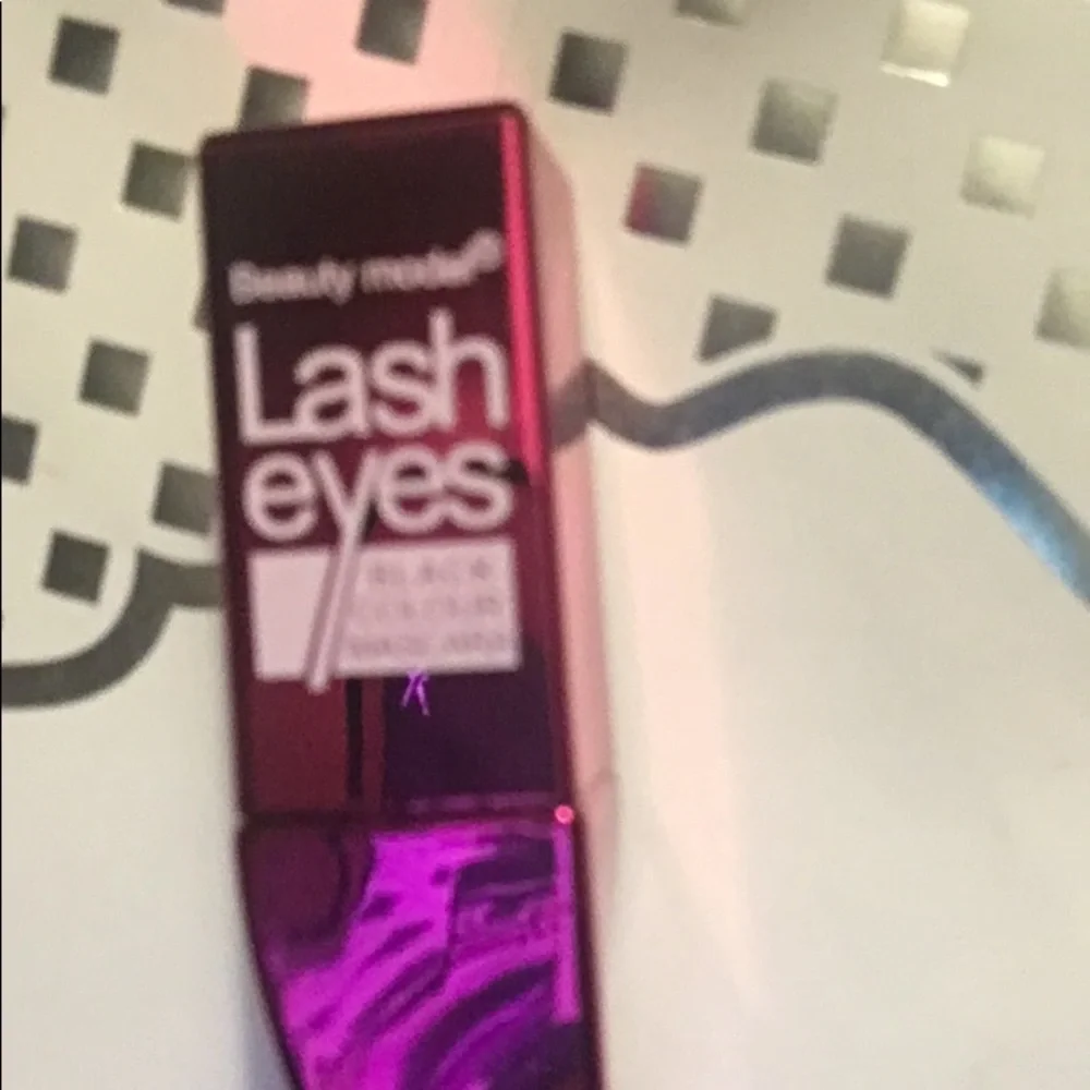 2/$25 New Beauty Model Black Mascara - Picture 2 of 2